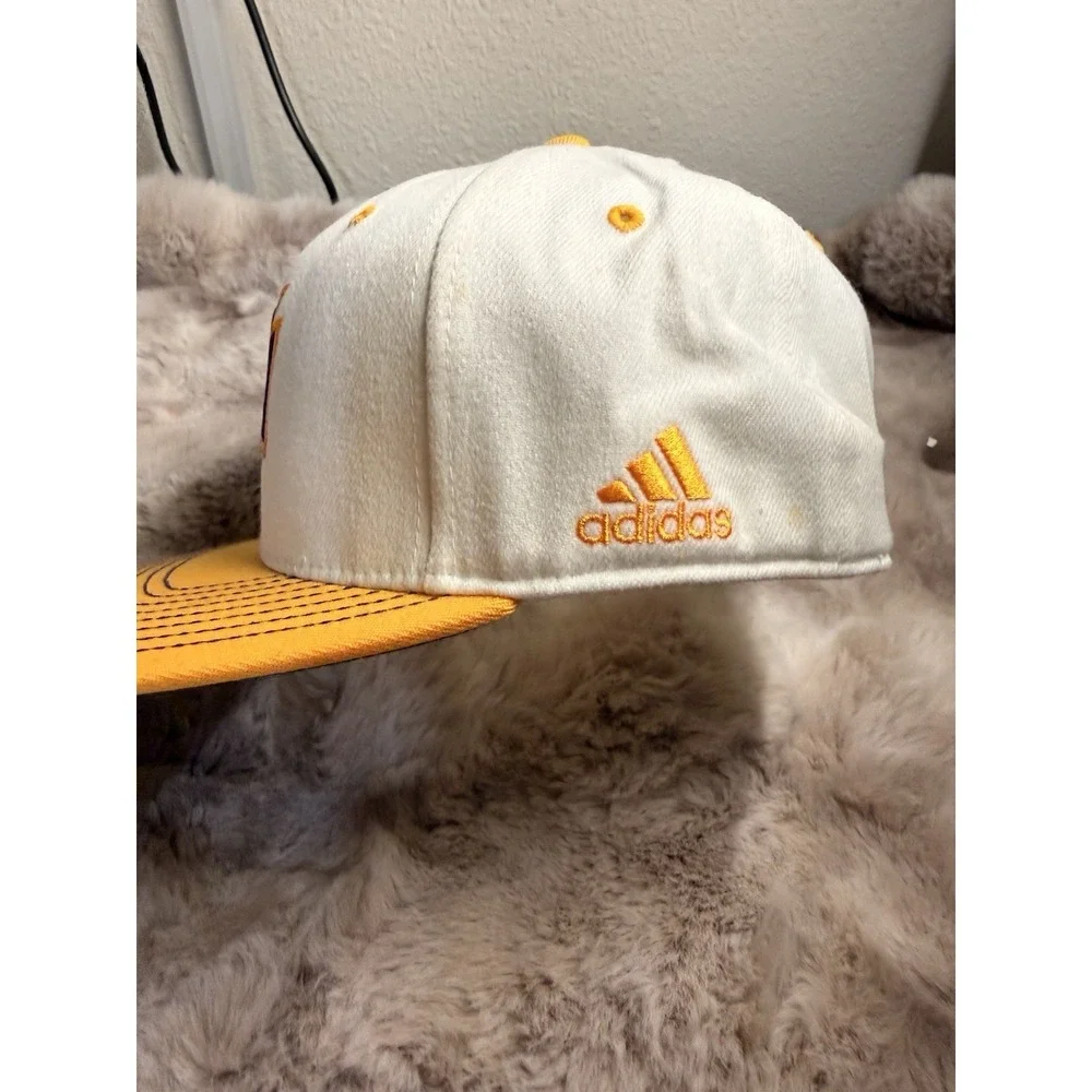 Authentic Los Angeles Lakers Adidas NBA On Court Flexfit Hat Baseball L/XL